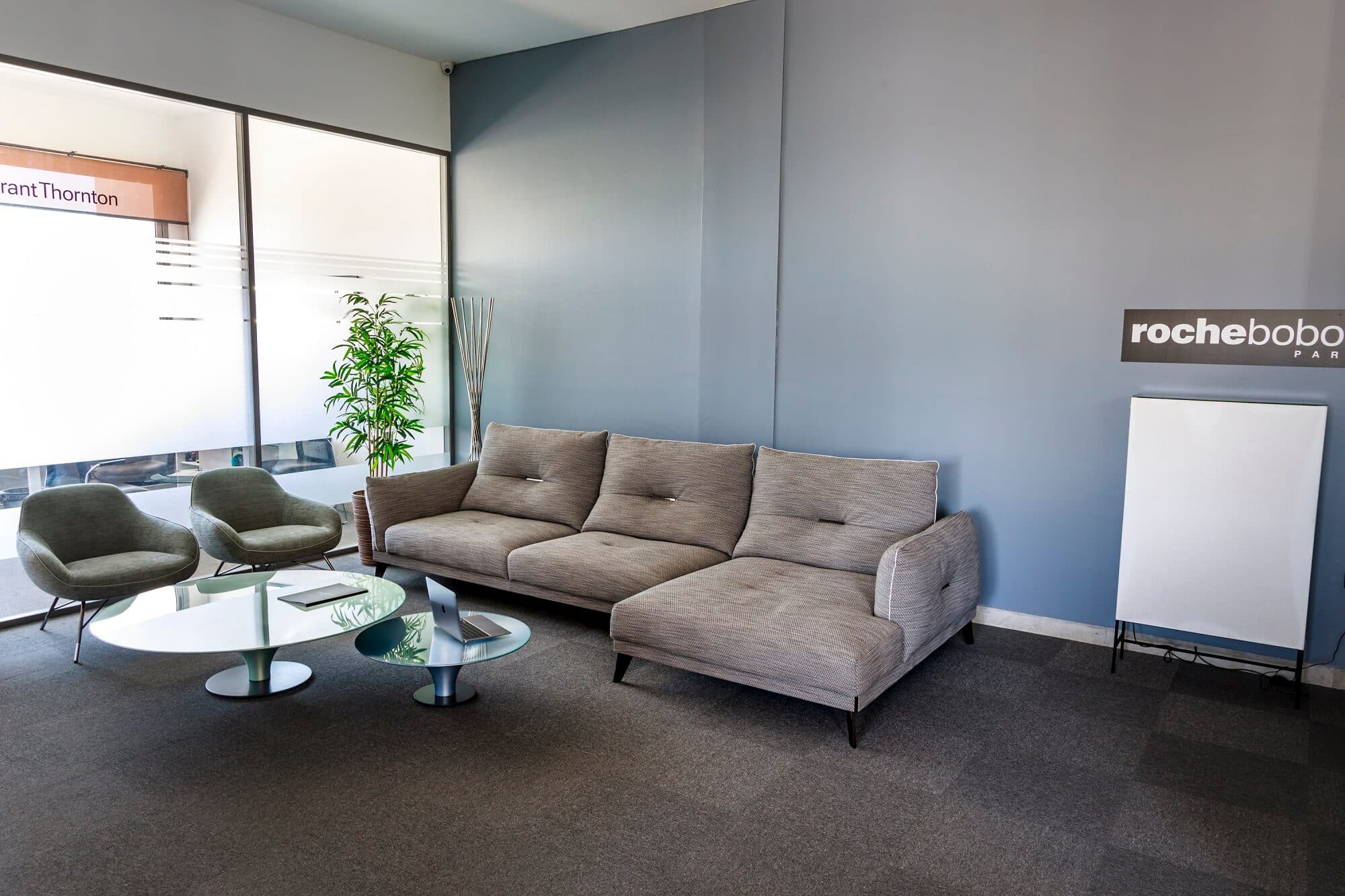 Lounge and informal meeting area at the Tunis hub